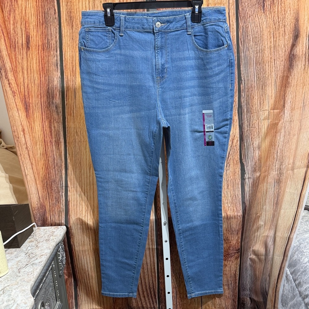 NWT! No Boundaries High Rise 5 Pocket Skinny Jeans Size 17